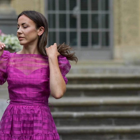 Party dress  with Pinky Plaid Puff Sleeves. Lined dress, zippered back, Size 4-6 - Picture 5 of 11